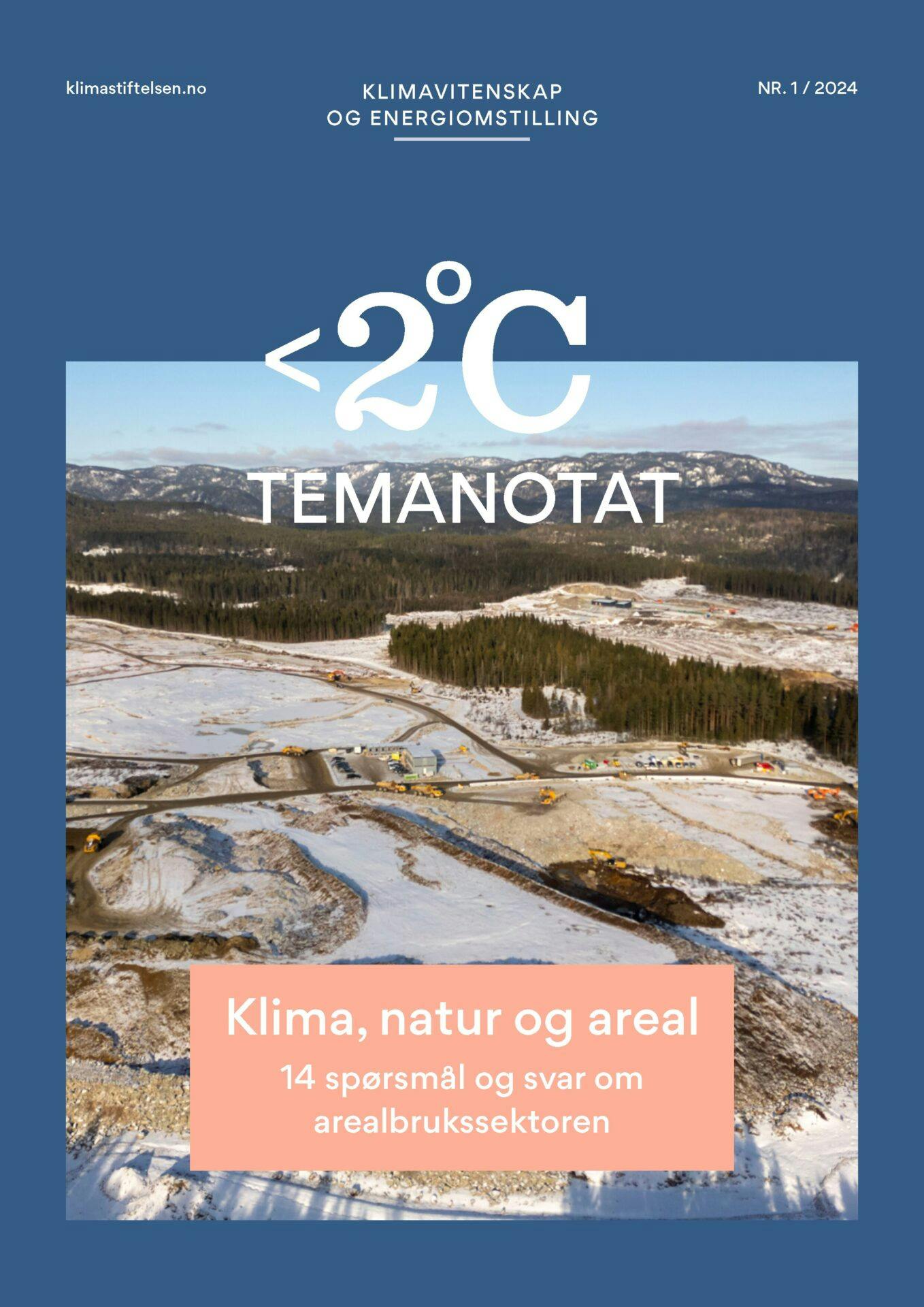 Luftfoto av et avskoget område med rester av snø, vist på forsiden av en klima- og energiomstillingsrapport.
